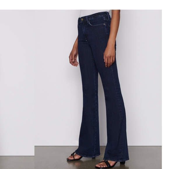 Le One Flare Mid-rise Jean from Frame - Picture 3 of 11